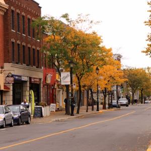 Longueuil-Rue_Saint-Charles.jpg