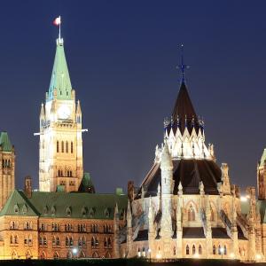 parlement-Ottawa-nuit.jpg