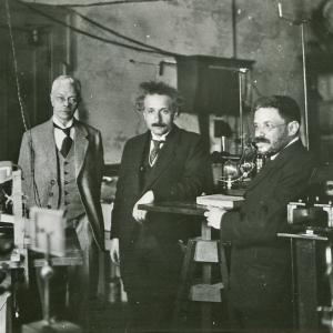 Einstein en visite à Amsterdam.jpg