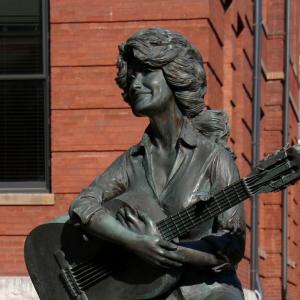 DollyParton-statue.jpeg