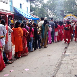 09_queue_up_at_bharda_kali.jpg