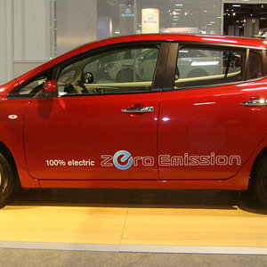 1116800px-2011_nissan_leaf_was_2011_1040.jpg