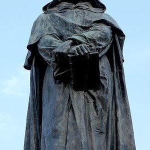 329px-Giordano_Bruno_Campo_dei_Fiori.jpg