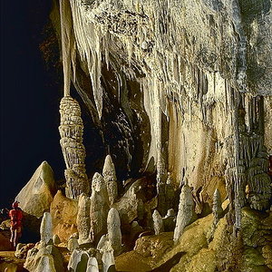 399px-lechuguilla_cave_pearlsian_gulf.jpg