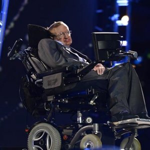 582352-stephen-hawking-realise-travaux-expansion.jpg