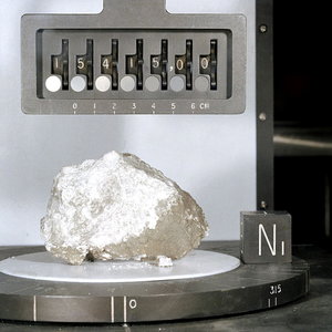 600px-apollo_15_genesis_rock.jpg