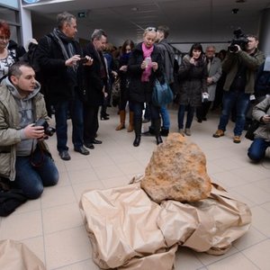 605615-journaliste-servi-traitement-vedette-meteorite.jpg