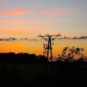 800px-Poteau_electrique_pologne.JPG_.jpeg