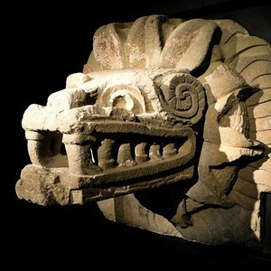 800px-quetzalteotihuacan.jpg