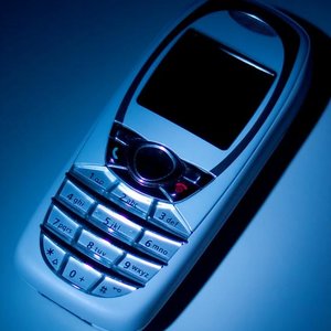 MF_Brvs_cellphonerougesvp.jpg