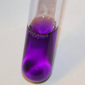 crystal_violet_in_aqueous_solution.jpg