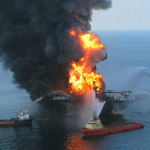 deepwater_horizon_offshore_drilling_unit_on_fire_2010.jpg