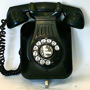 telephone-bakelite-2.jpg