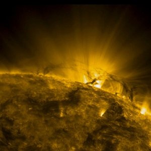 tornade-soleil-sdo-110212_thumb1.jpg