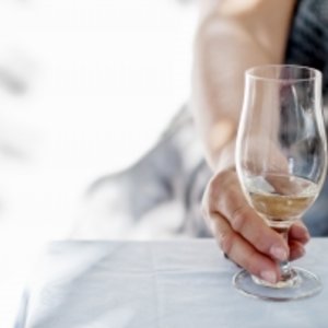 wine-1368042-m.jpg